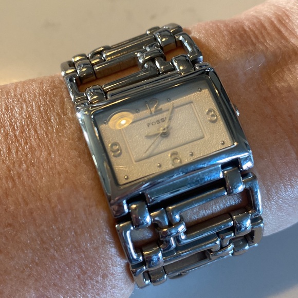 Beautiful 2006 FOSSIL ES-1751 Women's Quartz Watch Works! - Picture 3 of 10